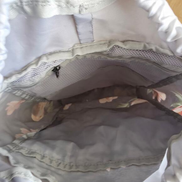 Vooray Stride Cinch Gray Floral Rose Gray 13L Drawstring Backpack Women One Sz - Picture 8 of 15